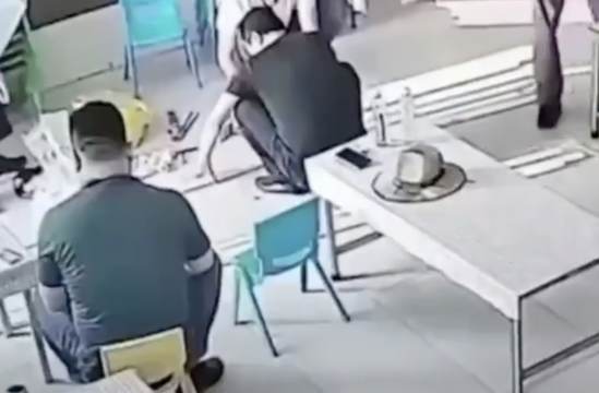 WOW: He's Got them Bruce Lee Reflexes