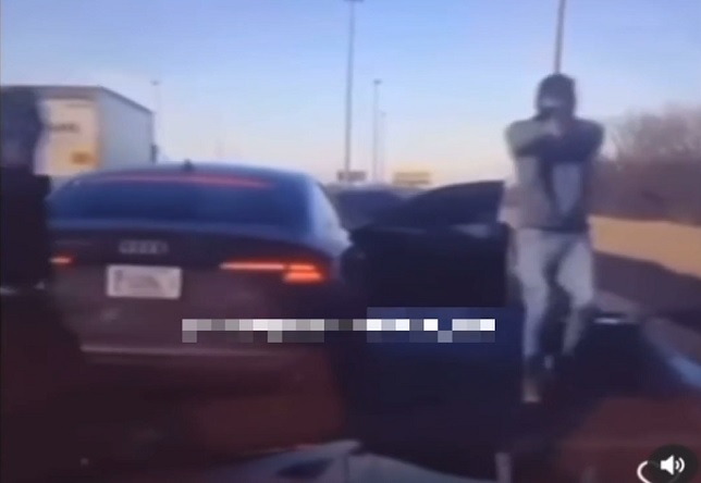 Moment a Mother and Her Son are Ambushed on Chicago