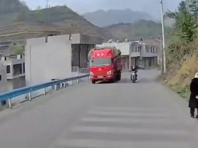 Motorcyclist is Decapitated