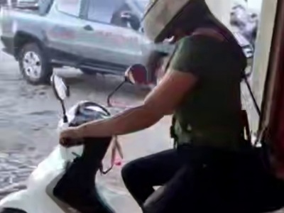 Salesman Records Chicks First Motorcycle and She Gets Run Over