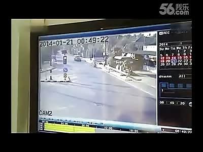 Motorcyclist Death Caught on Camera...Falls under Truck at the Wrong Time 