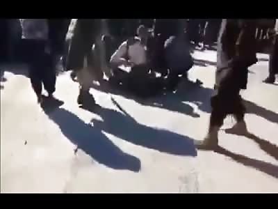 New: Man is Held Down while his Head is Perfectly Severed with a Machete..Brutal