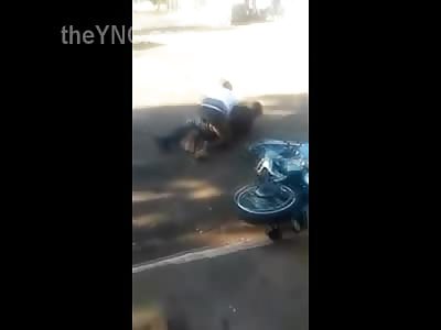 Woman Disarms Man Carrying a Knife and Then Beats the Hell out of Him