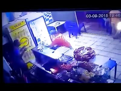 This is Why you Should Carry a Gun..Maniac Stabs Couple Multiple Times inside of a Bar 