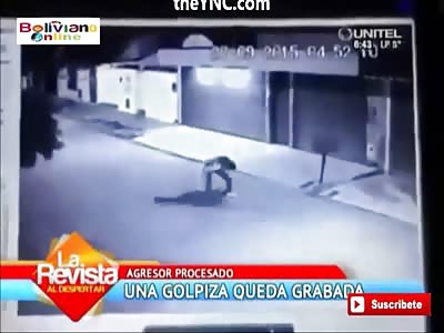 Man Gets Beaten and Have His Head Stomped in The Middle of the Street