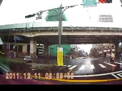 DAMN: Motorcycle Absolutely Disintegrates into a 1000 Pieces upon Impact