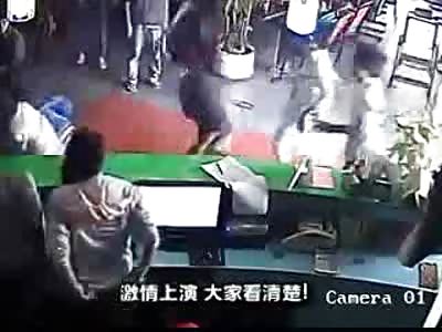 Lunatic Wielding a Huge Machete Attacks Internet Cafe-