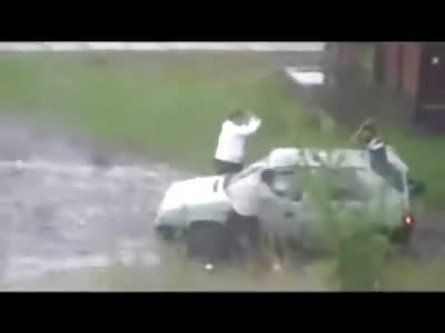 Road Rage gonw WILD, Men Attack a Car and Beat Everyone with 2 by 4's, Sticks and Anything Else