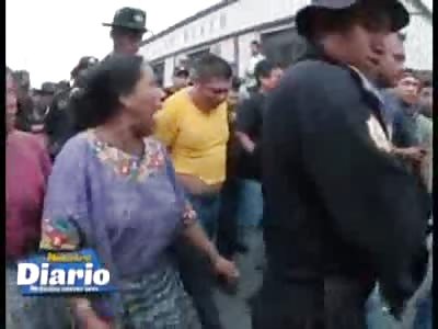 LOL: Even Grandmothers get into the Lynching of these Crooks