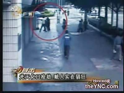 Woman beaten and robbed in Broad Daylight