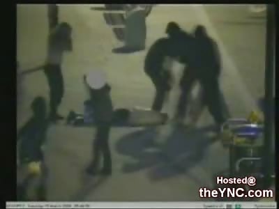 Guy gets Brutally Beaten, Kicked and then Robbed on the Street