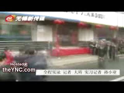 Knife Wielding Maniac takes another Pretty Female Hostage in China