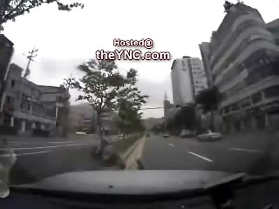 Oblivious Scooterman vs The Dashcam Killer.....