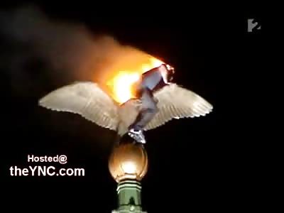 Suicidal MANIAC Lights Himself on Fire then Jumps to his Death (Freedom Bridge, Budapest, Hungary).