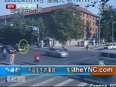 This is Why you Dont Run in Between 2 Buses