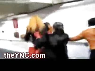 Black Tranny Unleashes Beating on White Man Who Won't Leave it Alone