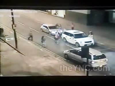 WOW!!! Maniac Dude Takes on 7 Guys Who Pissed him off