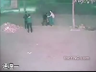 Three Teenage Muslims Assault and Brutally Stab a Kid on the Street