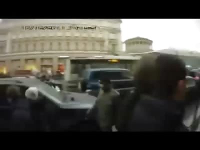 Cop Fail...Police with Helmet too big cant See Where he's Going