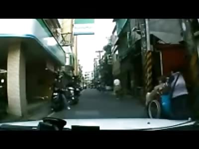 Little Kid falls out the Back of a Moving Bus and Keeps Haulin Ass to get to School