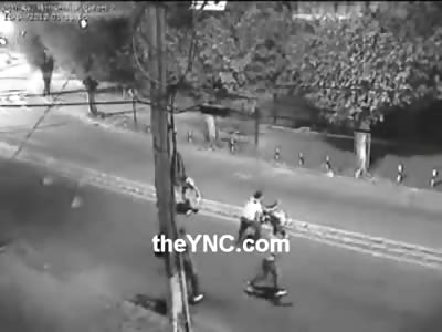 Man beaten with Baseball Bats in the Middle of the Street