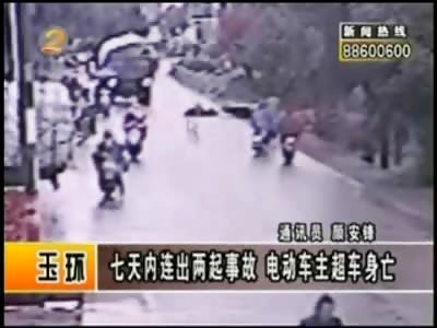 Trying to pass a truck on the Right Side ends Fatal for Motorcyclist (Watch top of Screen)