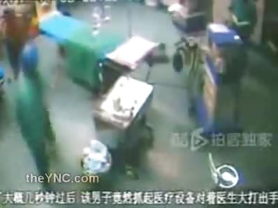 Maniac Patient Attacks Doctors in the ER