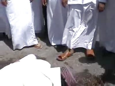 WEIRD: Arab Guys Laugh as Black man Cries over Dead Friend Body