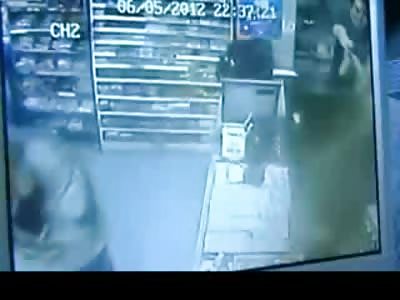 OWNED: Black Robber Pepper Sprayed then Kicked Repeatedly in the Face by Pretty Female Employee