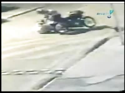 Guy Stops his Motorcycle in the Middle of the Road...Simply to Beat His Girl Ass