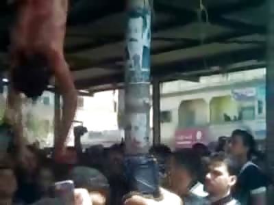 Egypt Vigilantes Hang 2 Thieves in Public...