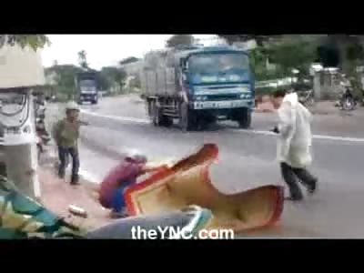 A lonely Leg on the Street