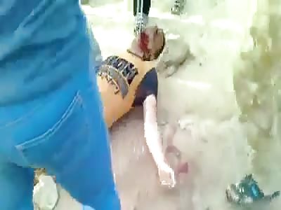 Shiites beat Sunni Man to Death with Stoning and then Light him on Fire..Set to Akbar Music