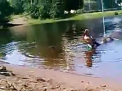 FULL VIDEO: Circus Elephant Drowned to Death by her Trainer. Asshole keeps doing Tricks as the Elephant Drowns