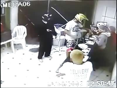 Two Thieves are Shot by Police When Trying to Rob a Pizzeria (One Died)