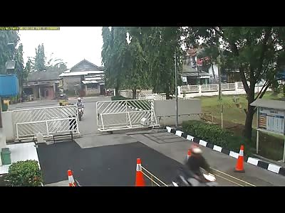 Bus going Wrong Way Kills Bikers that are behind a Car..Crushing them to Death