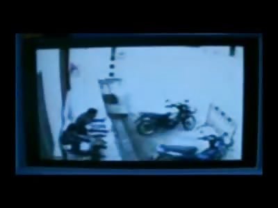 2 Police Officers sitting outside are Brutally Murdered with Machine Gun in Drive-By Shooting (Watch Slow Motion)