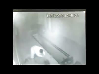 65 Year old Vigilante is Kicked Unconscious Fighting against a Robbery 