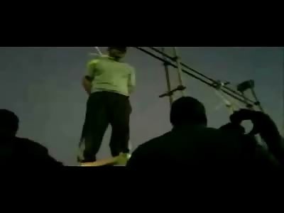 New from Iran..up Close view of Public Execution by Hanging of 2 Men (Tehran, Original Audio)