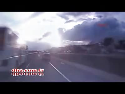 BRUTAL: Fatal Accident in Turkey when an Oblivious Driver Doesn't See a Parked Freight Truck on the Highway