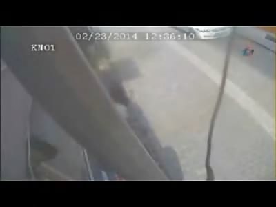 SAVAGE: Man Murders his Girlfriend with Multiple Blows from a Knife in Broad Daylight (2 Angles)