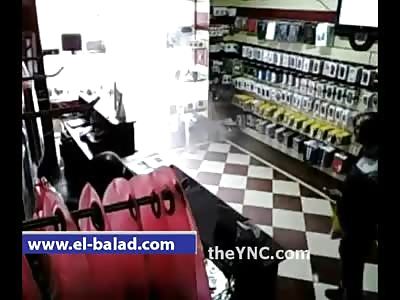 6 Street Vendors Killed Instantly when Building Collapses on Top of them Crushing them to Death  (Watch opposite side of Street)