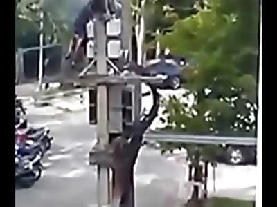 Man being Electrocuted on Pole is Still Alive as No one Can Help Him