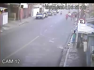 Dude Darts out Head First into Oncoming Motorcycle Like a Linebacker