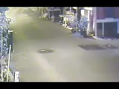 Motorcyclist uses Machete during Violent Walk-by Robbery