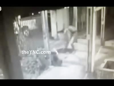 Police Fighting with Man is Killed by Shot to the Head at POINT BLANK Range