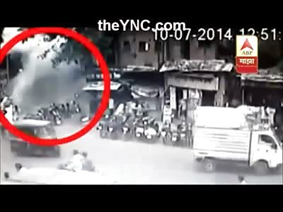 Man Killed by Terrible Explosion in Front of a Police Station in India
