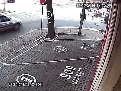 Motorcyclist Loses his Leg in Traffic Accident 