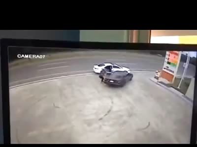 Police Officer is Ambushed and Executed by 2 Thugs.....The End of the Video you See his Last Moments 