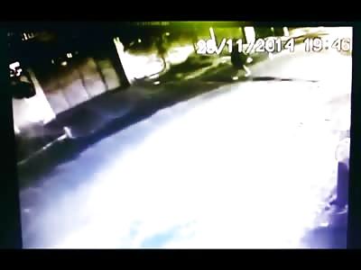 Off Duty Cop Being Executed Gangland Style While Arriving Home